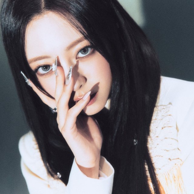 SHIN YUNA | ITZY