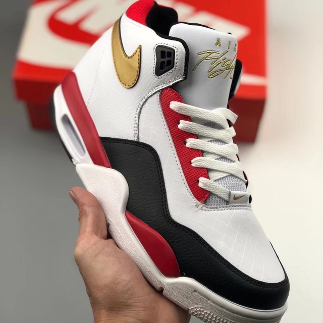 Sport shoes