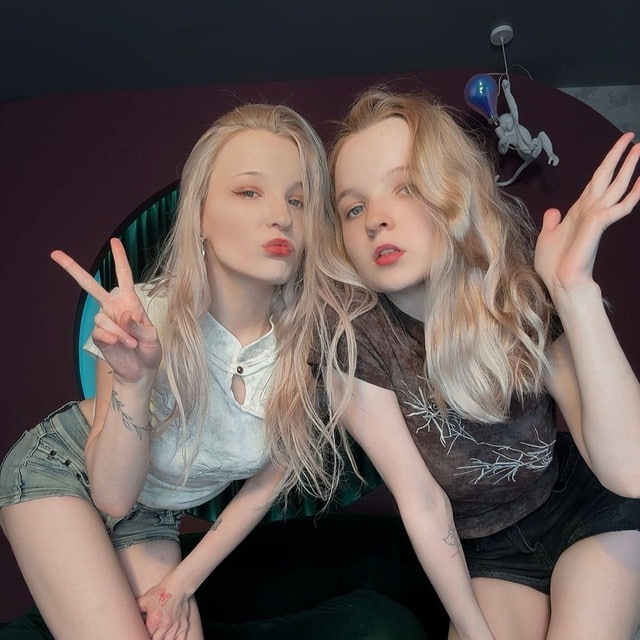 Lina and Rina🐰
