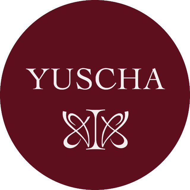 Yuscha_clothing
