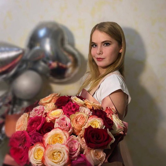 Та самая сестра тусовщицы💃