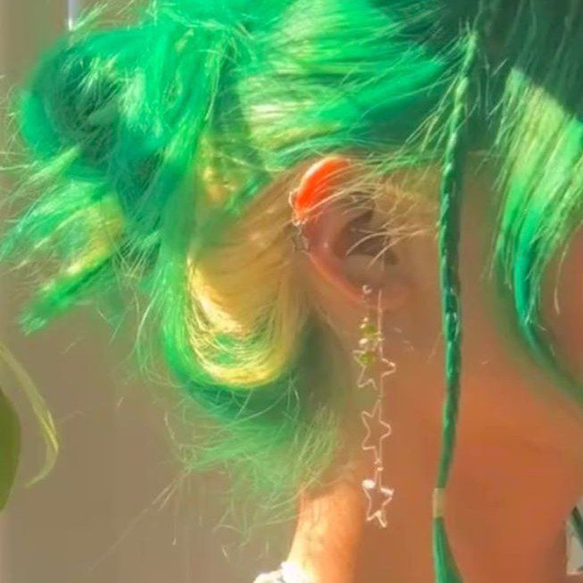 green queen 🐍 💅