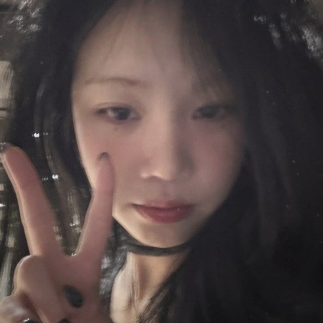 closed 🔒 l𑄝ve mái͟l͟ to : soojin 花 .