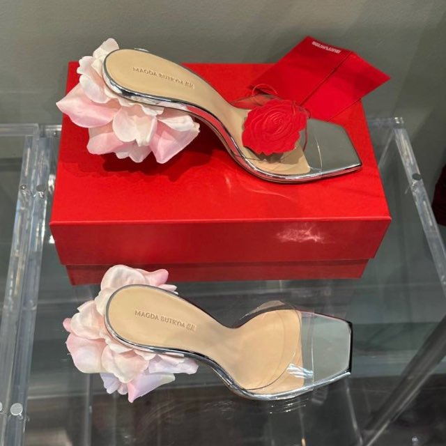 Darmira's sale