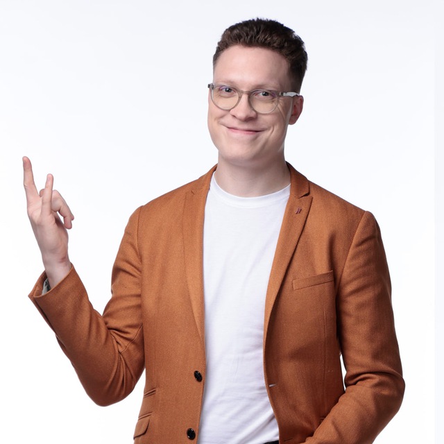 По сути, Аркадий 👓