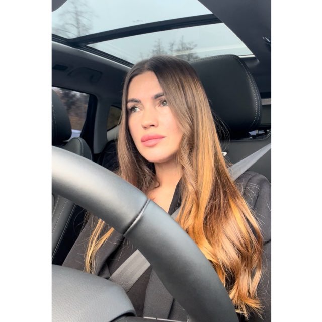 Julia.iva mom3X
