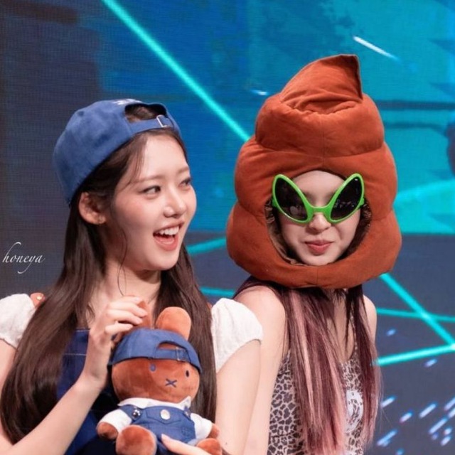 call me unnie > maknaez
