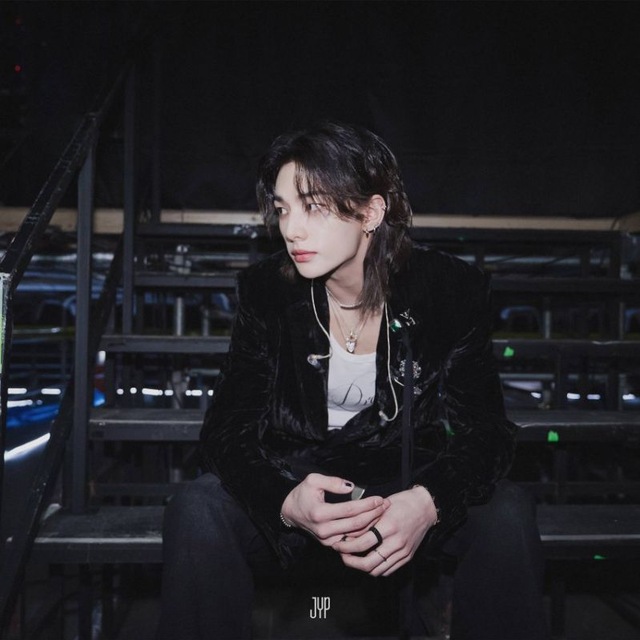 archive that's hyunjin-esque