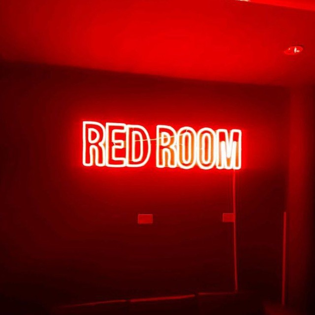 𝑹𝒆𝒅 𝑹𝒐𝒐𝒎