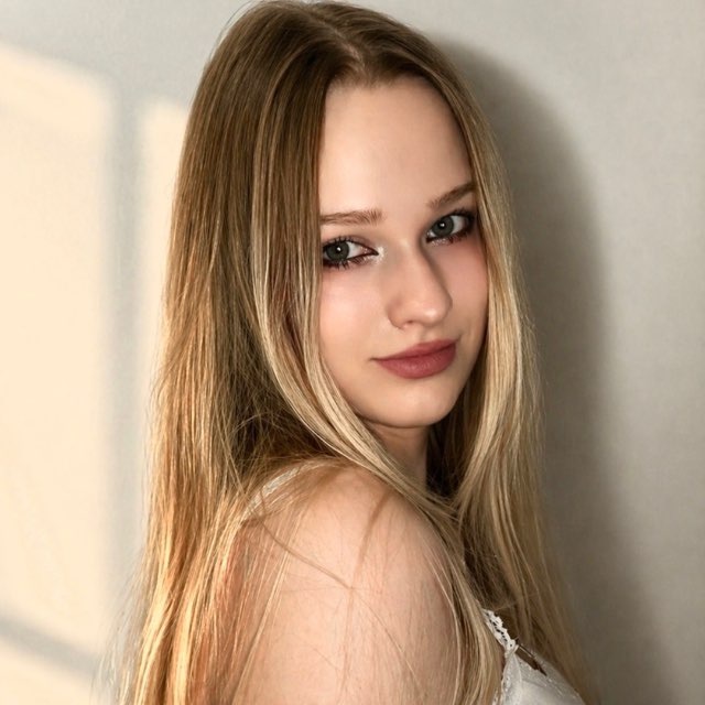Арина Май