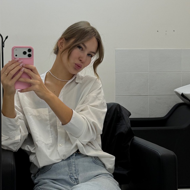 HAIR STYLIST ANNA
