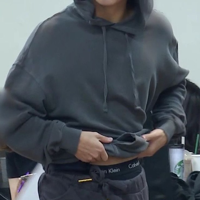 ︎
