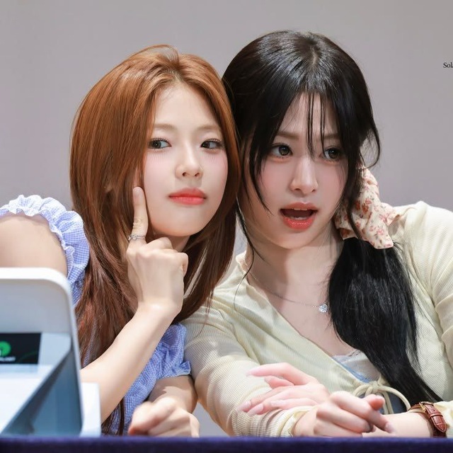 girl written by ruyeon ｡𖦹°‧