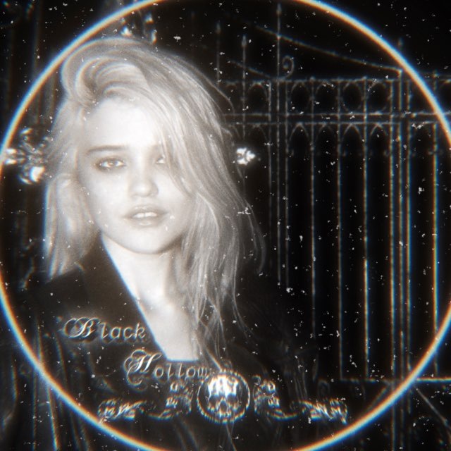 𝔅𝘭𝘢𝘤𝘬 ℌ𝘰𝘭𝘭𝘰𝘸