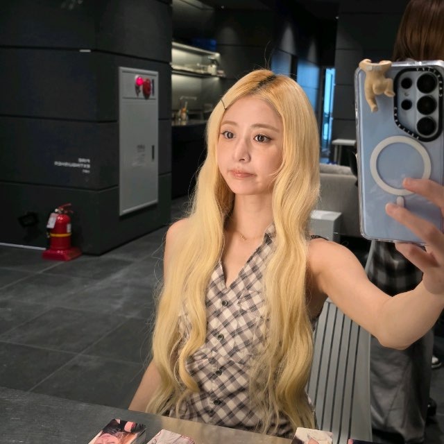 Huh Yunjin 허윤진