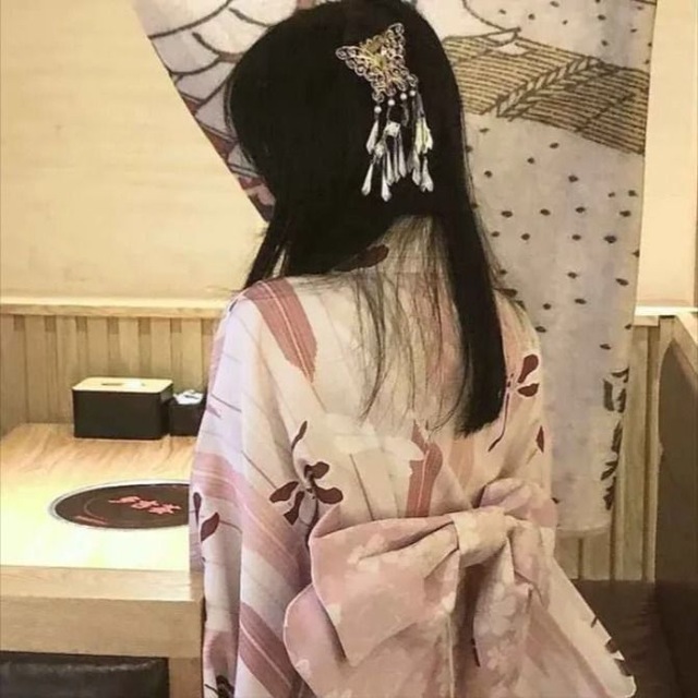 вишневые листья.