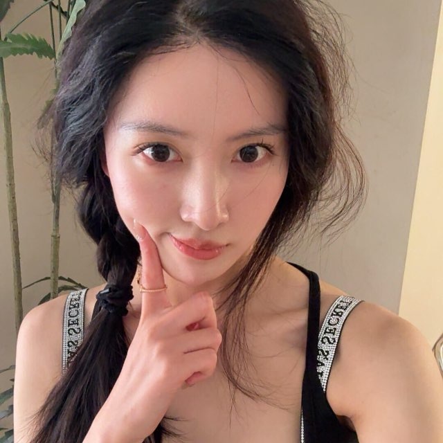 姐姐年轻的时候也是女神呀！